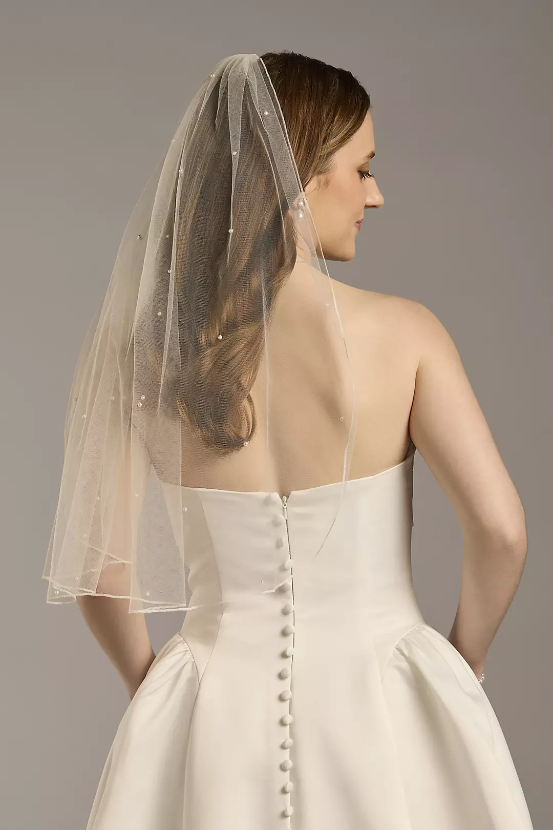 Pencil Trim and Scattered Pearl Short Veil - Image 3